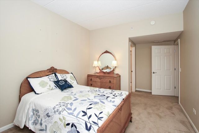 855 E 22nd Street 304, Lombard, IL 60148