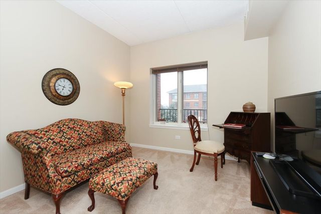 855 E 22nd Street 304, Lombard, IL 60148