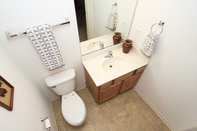 855 E 22nd Street 304, Lombard, IL 60148