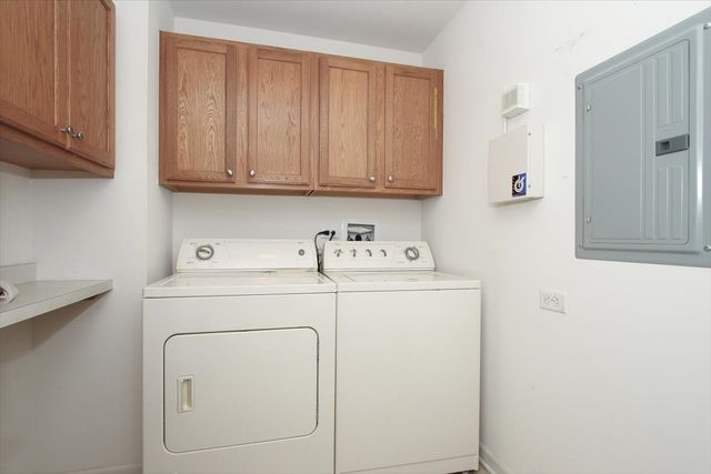 855 E 22nd Street 304, Lombard, IL 60148