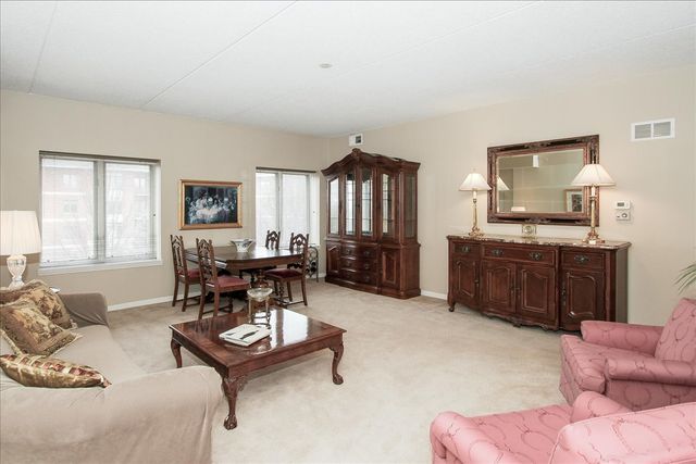 855 E 22nd Street 304, Lombard, IL 60148