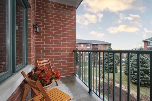 855 E 22nd Street 304, Lombard, IL 60148