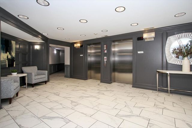 855 E 22nd Street 304, Lombard, IL 60148