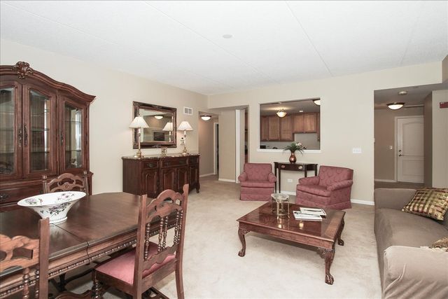 855 E 22nd Street 304, Lombard, IL 60148