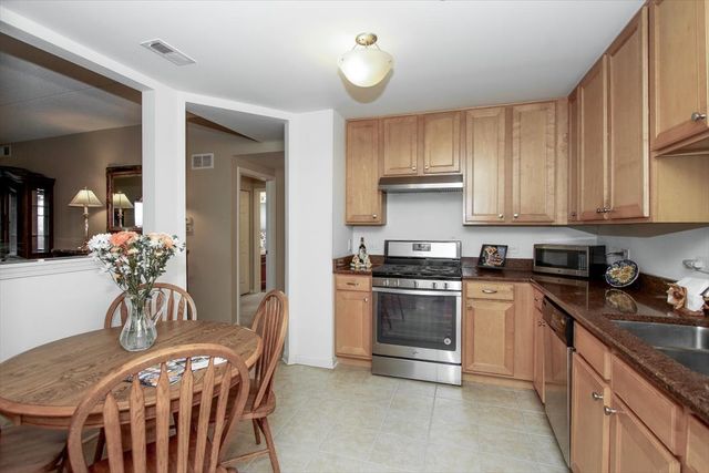 855 E 22nd Street 304, Lombard, IL 60148