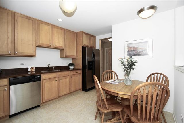 855 E 22nd Street 304, Lombard, IL 60148