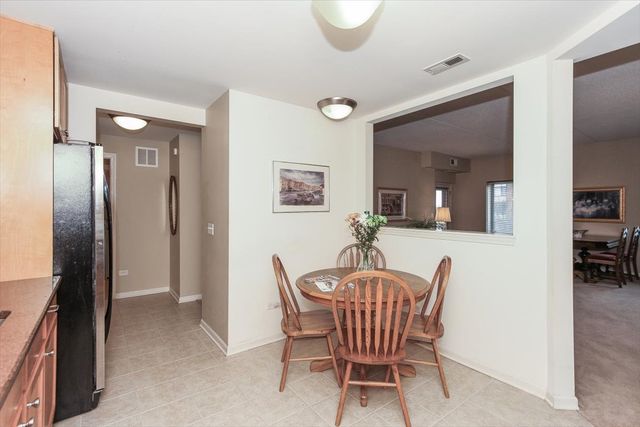 855 E 22nd Street 304, Lombard, IL 60148