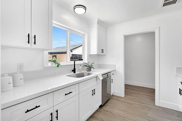 135 E Griffith Way, Fresno, CA 93704