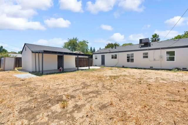135 E Griffith Way, Fresno, CA 93704