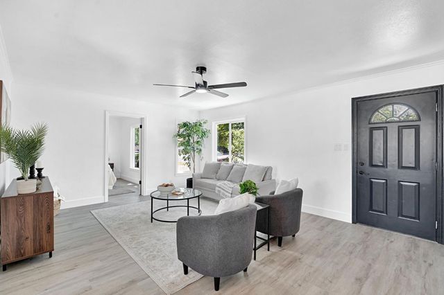 135 E Griffith Way, Fresno, CA 93704