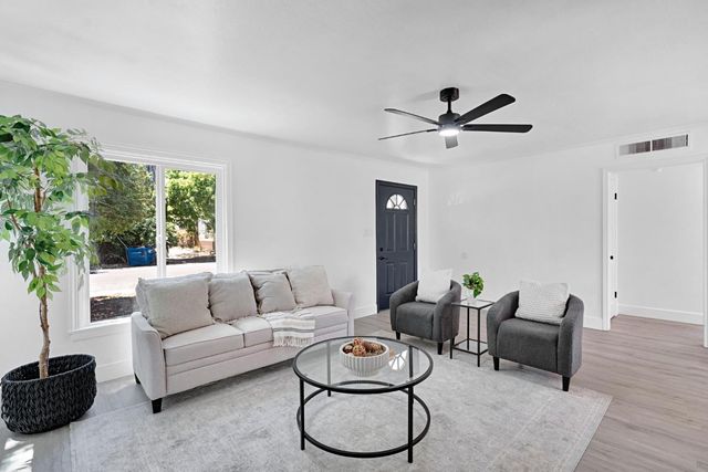 135 E Griffith Way, Fresno, CA 93704