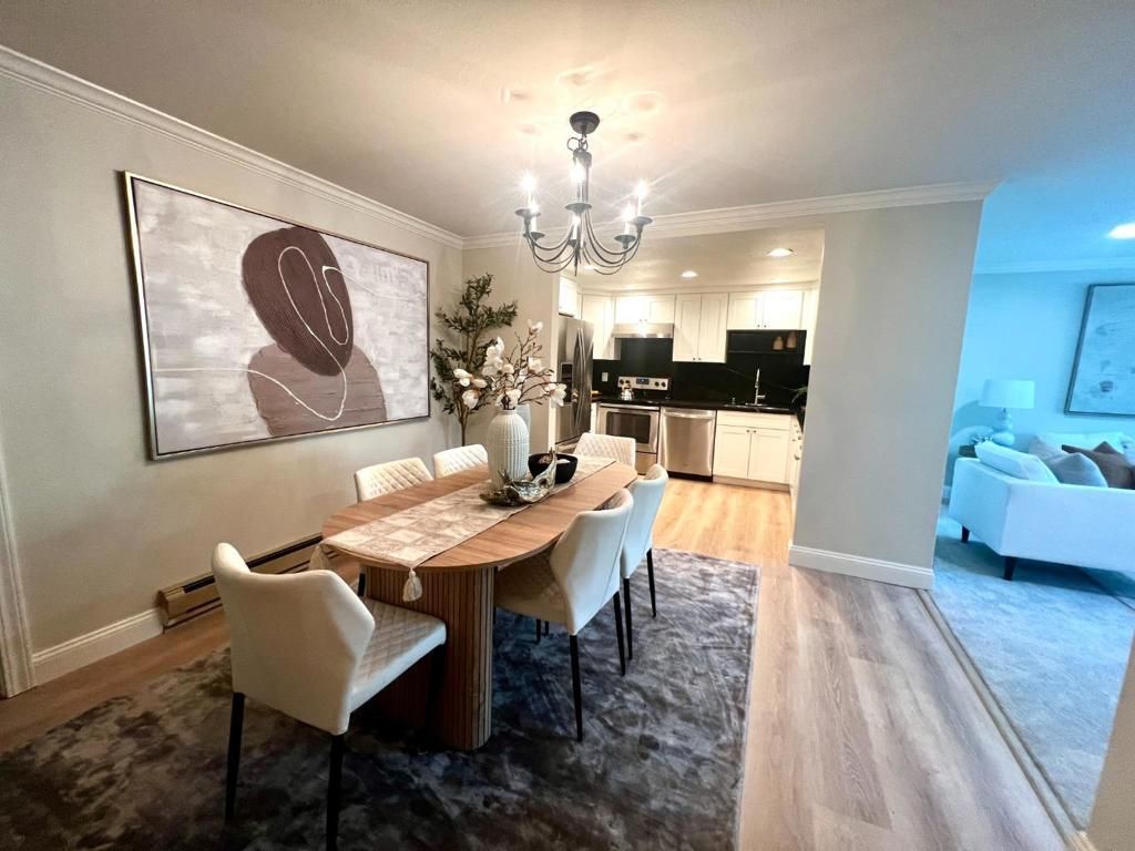 1031 Crestview Drive 206, Mountain View, CA 94040