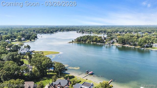 8559 Pine Cove Drive, Commerce Twp, MI 48382