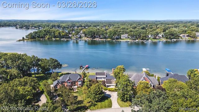 8559 Pine Cove Drive, Commerce Twp, MI 48382