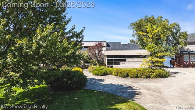 8559 Pine Cove Drive, Commerce Twp, MI 48382