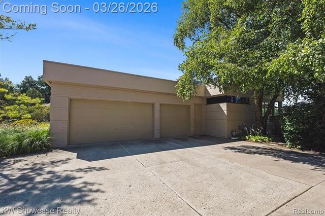 8559 Pine Cove Drive, Commerce Twp, MI 48382