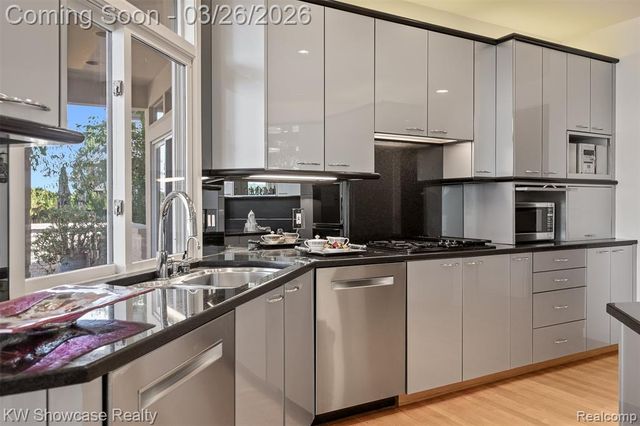 8559 Pine Cove Drive, Commerce Twp, MI 48382