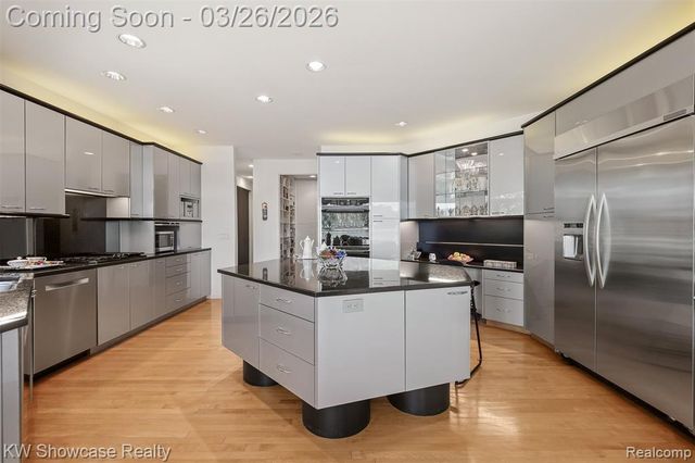 8559 Pine Cove Drive, Commerce Twp, MI 48382