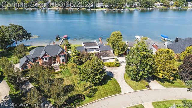8559 Pine Cove Drive, Commerce Twp, MI 48382