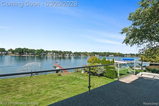 8559 Pine Cove Drive, Commerce Twp, MI 48382