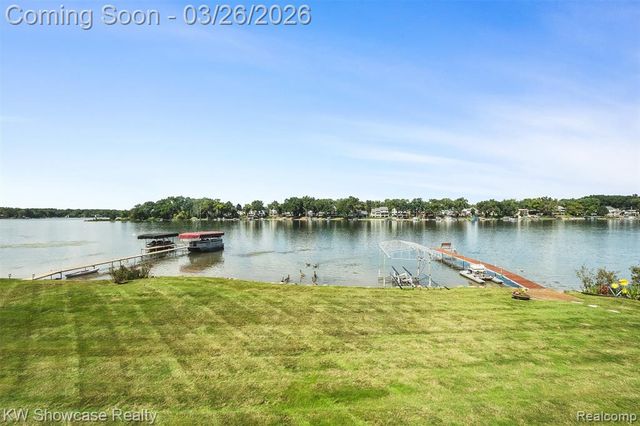 8559 Pine Cove Drive, Commerce Twp, MI 48382