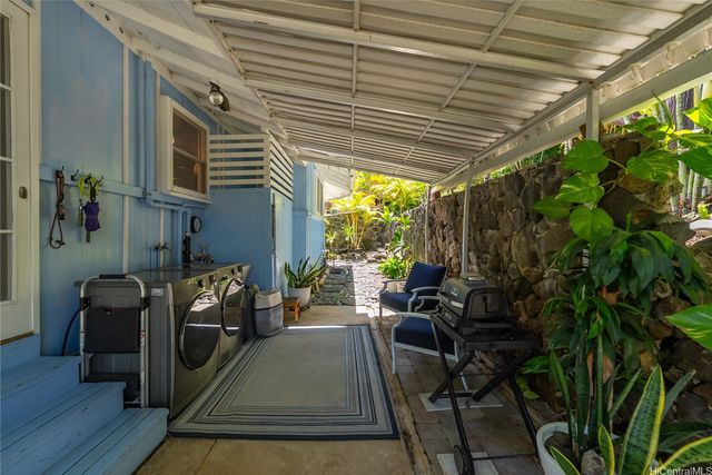 3017 Lanikaula Place, Honolulu, HI 96822