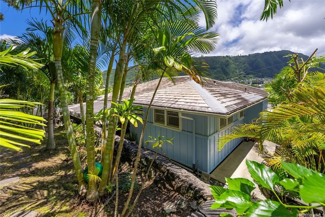 3017 Lanikaula Place, Honolulu, HI 96822