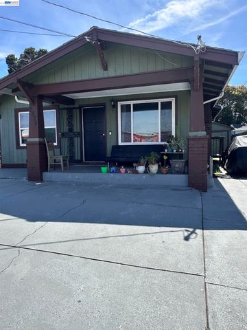 2474 Seminary Ave, Oakland, CA 94605