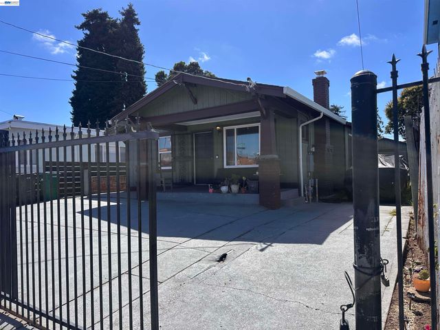 2474 Seminary Ave, Oakland, CA 94605