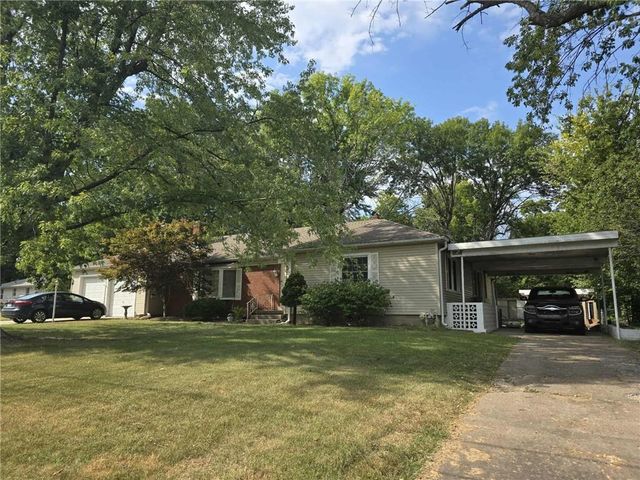 215 E Henry Street, Clinton, MO 64735