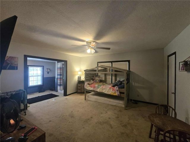 215 E Henry Street, Clinton, MO 64735