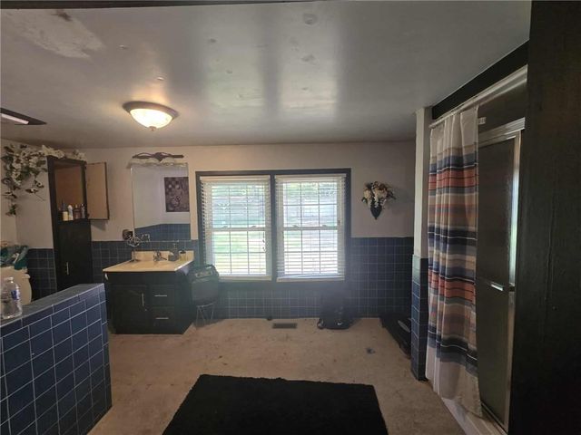 215 E Henry Street, Clinton, MO 64735