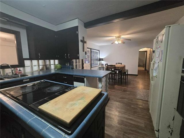 215 E Henry Street, Clinton, MO 64735