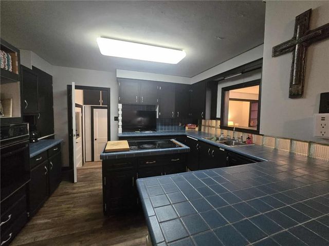 215 E Henry Street, Clinton, MO 64735