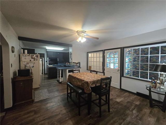 215 E Henry Street, Clinton, MO 64735