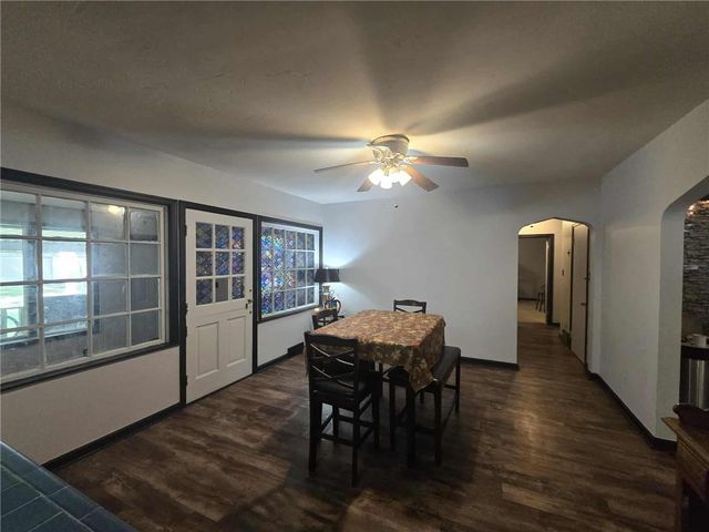 215 E Henry Street, Clinton, MO 64735