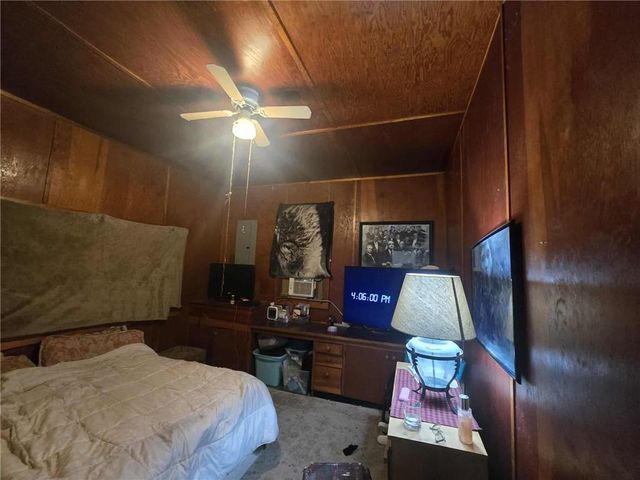 215 E Henry Street, Clinton, MO 64735