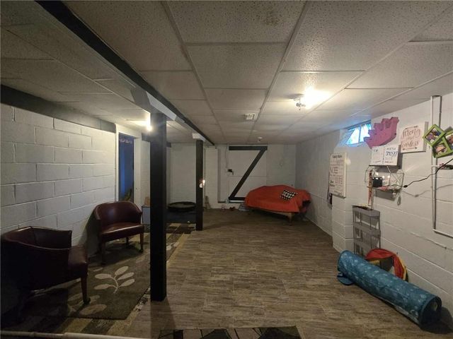 215 E Henry Street, Clinton, MO 64735