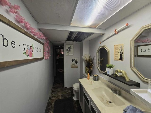 215 E Henry Street, Clinton, MO 64735