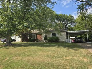 215 E Henry Street, Clinton, MO 64735