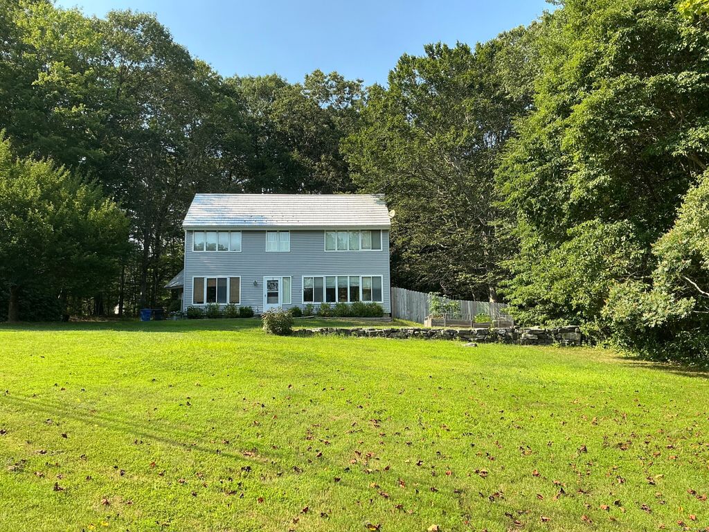 21 Willow Drive, Montville, CT 06382
