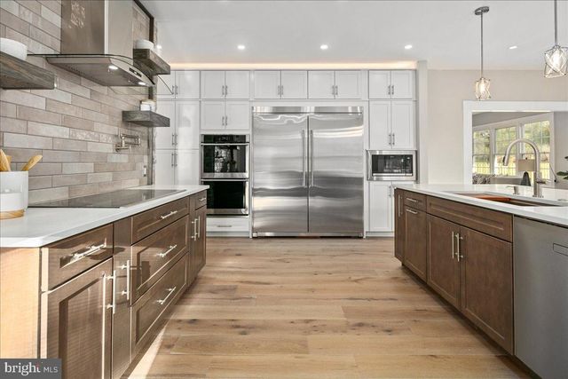 353 GALLOP WOOD PL, Great Falls, VA 22066