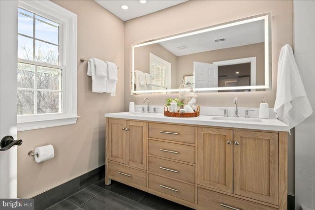 353 GALLOP WOOD PL, Great Falls, VA 22066