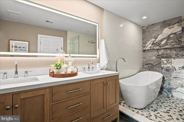 353 GALLOP WOOD PL, Great Falls, VA 22066