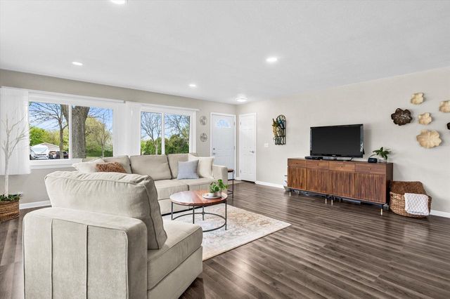 7729 Cold Spring ROAD, Greenfield, WI 53220