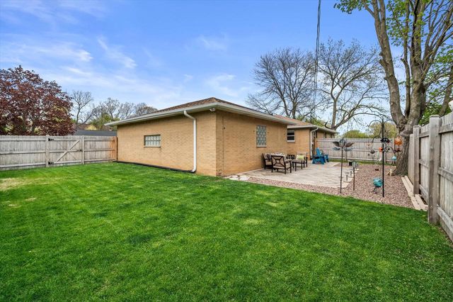 7729 Cold Spring ROAD, Greenfield, WI 53220