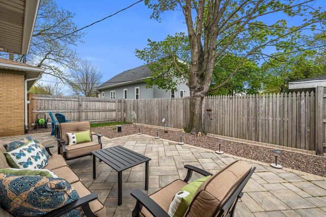 7729 Cold Spring ROAD, Greenfield, WI 53220