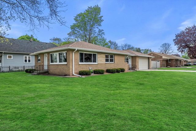 7729 Cold Spring ROAD, Greenfield, WI 53220