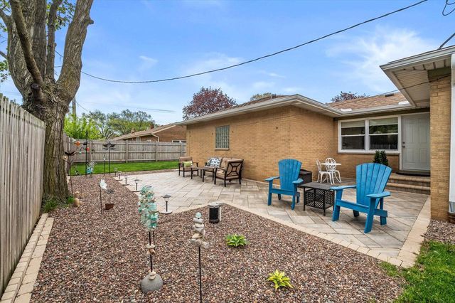 7729 Cold Spring ROAD, Greenfield, WI 53220
