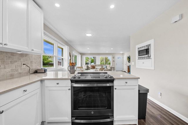 7729 Cold Spring ROAD, Greenfield, WI 53220